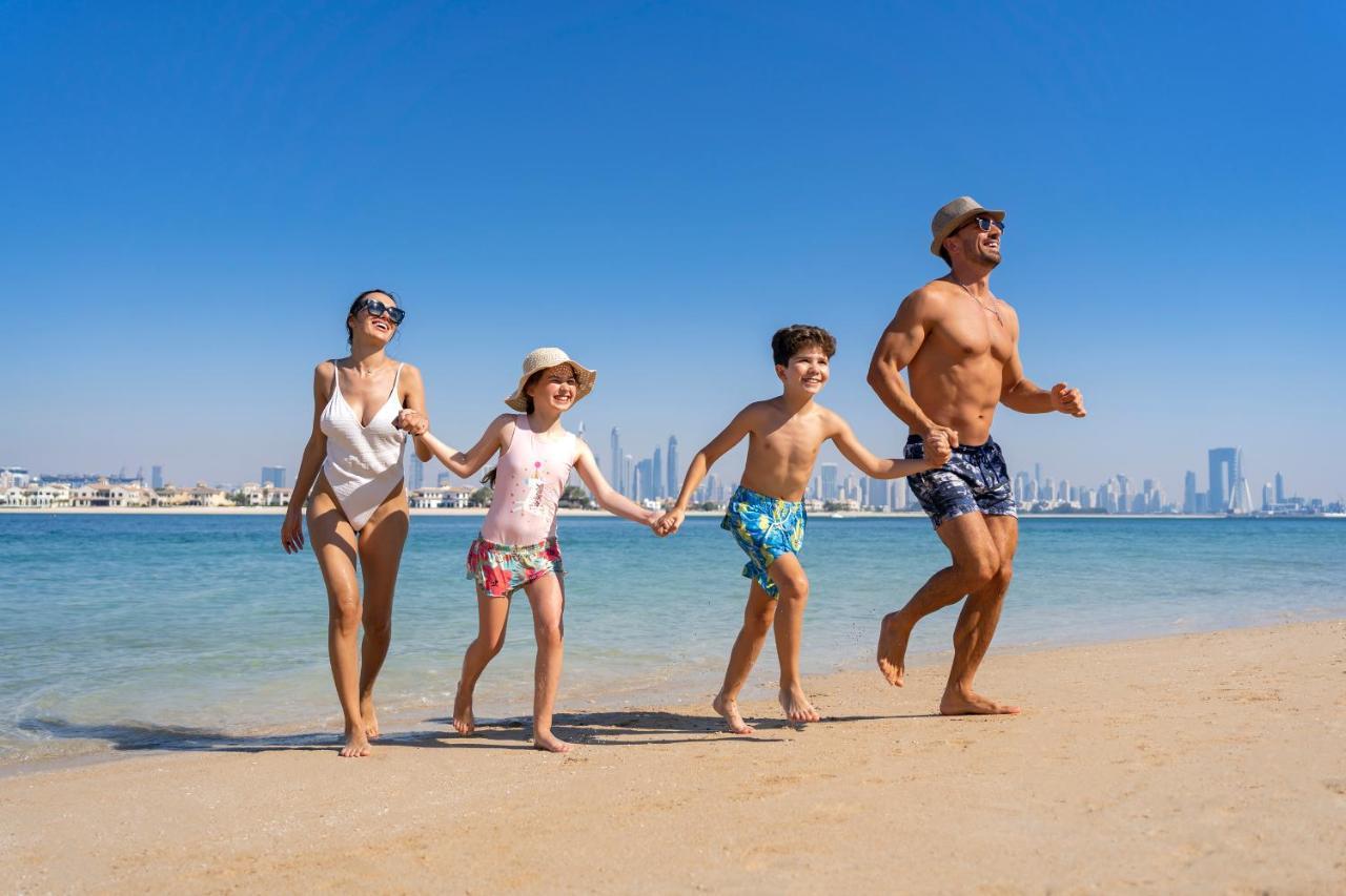 Th8 Palm Dubai Beach Resort, Vignette Collection By Ihg Екстериор снимка Family on Jumeirah Beach