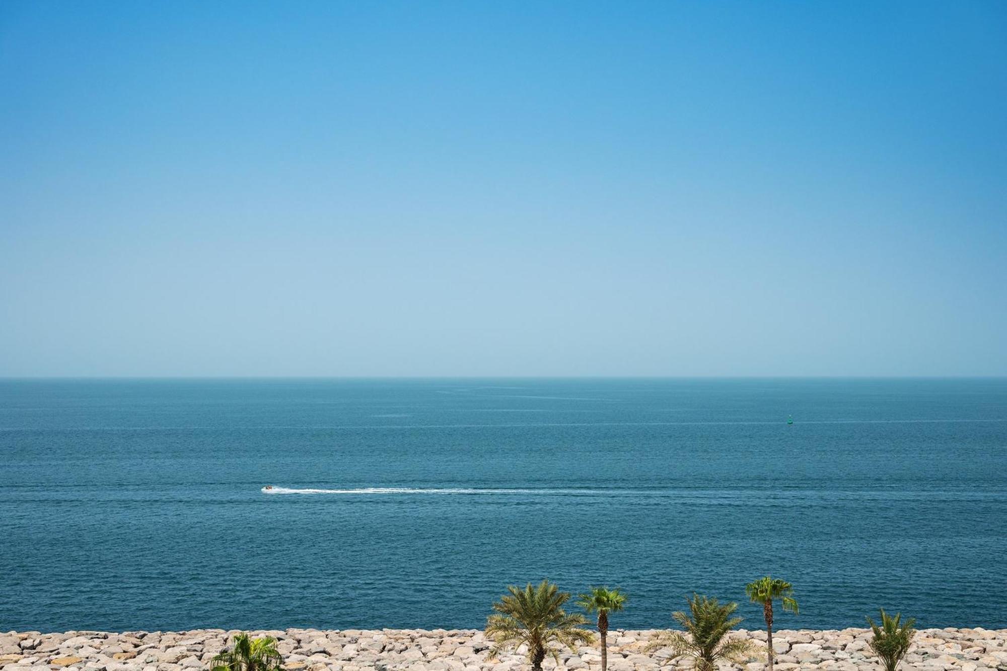 Th8 Palm Dubai Beach Resort, Vignette Collection By Ihg Екстериор снимка The Gulf of Oman