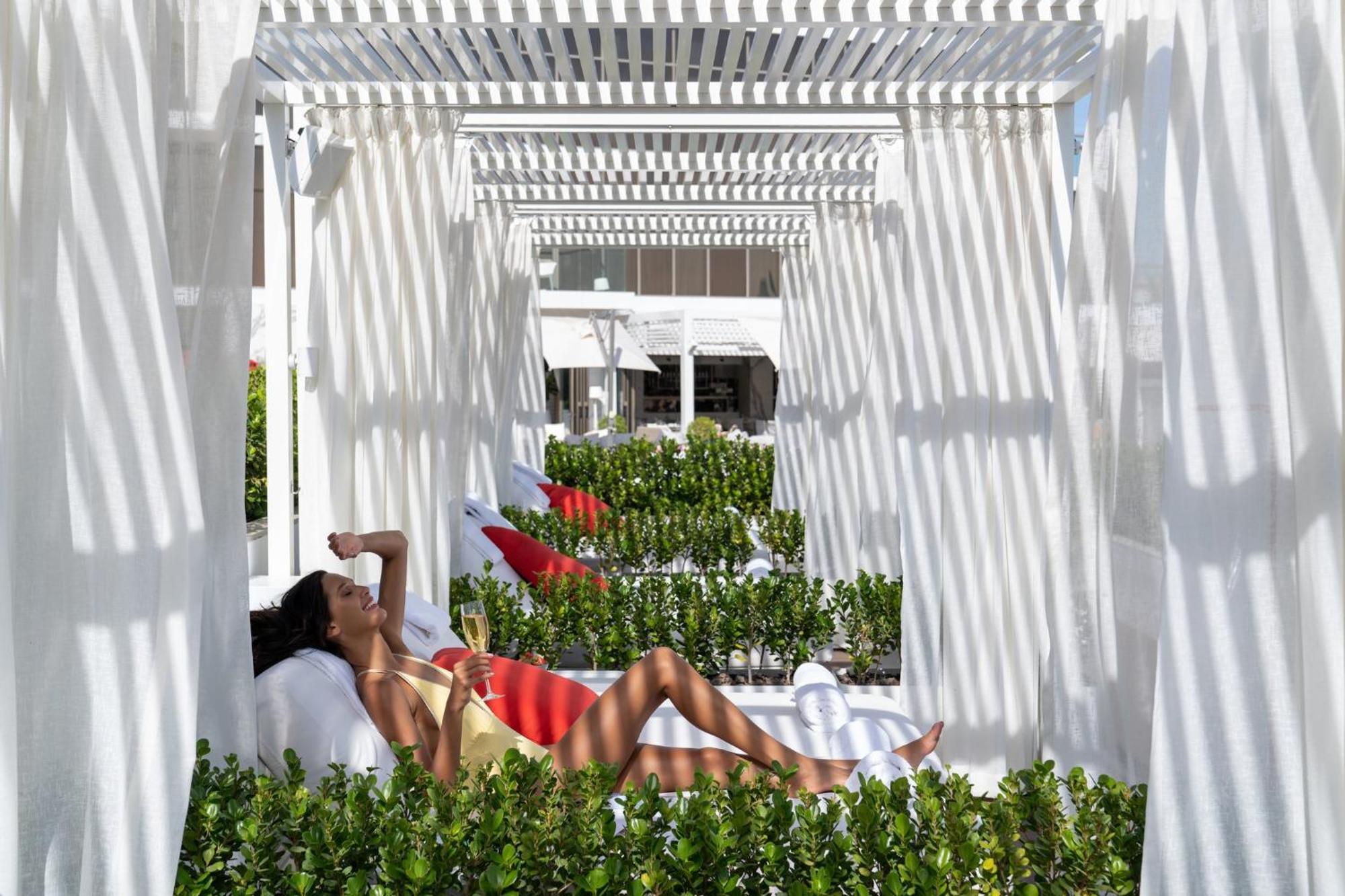 Th8 Palm Dubai Beach Resort, Vignette Collection By Ihg Екстериор снимка The Cabana