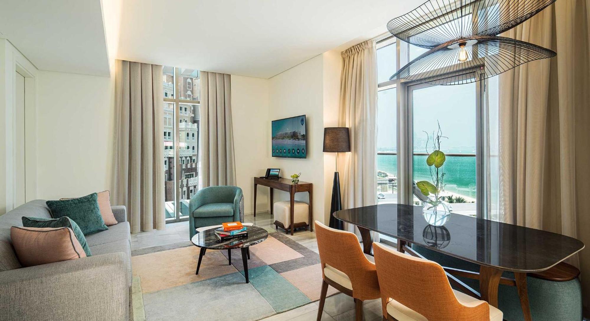 Th8 Palm Dubai Beach Resort, Vignette Collection By Ihg Екстериор снимка A living room at the hotel