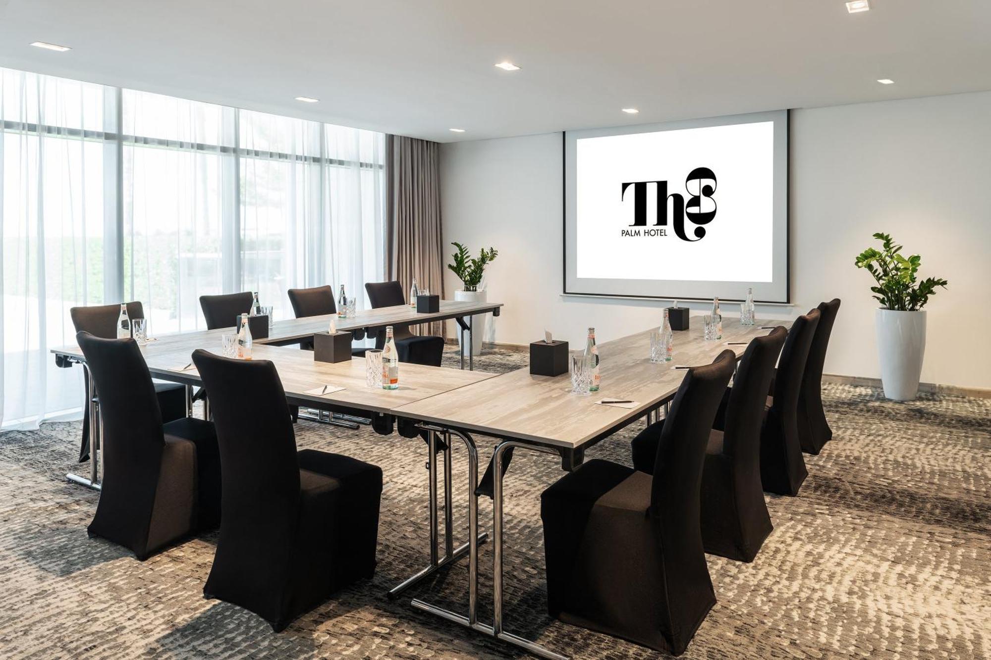 Th8 Palm Dubai Beach Resort, Vignette Collection By Ihg Екстериор снимка Meeting room at The New Hotel